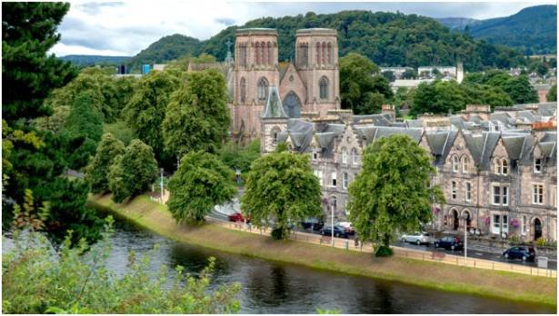 Getting to Ullapool by Bus from Inverness
